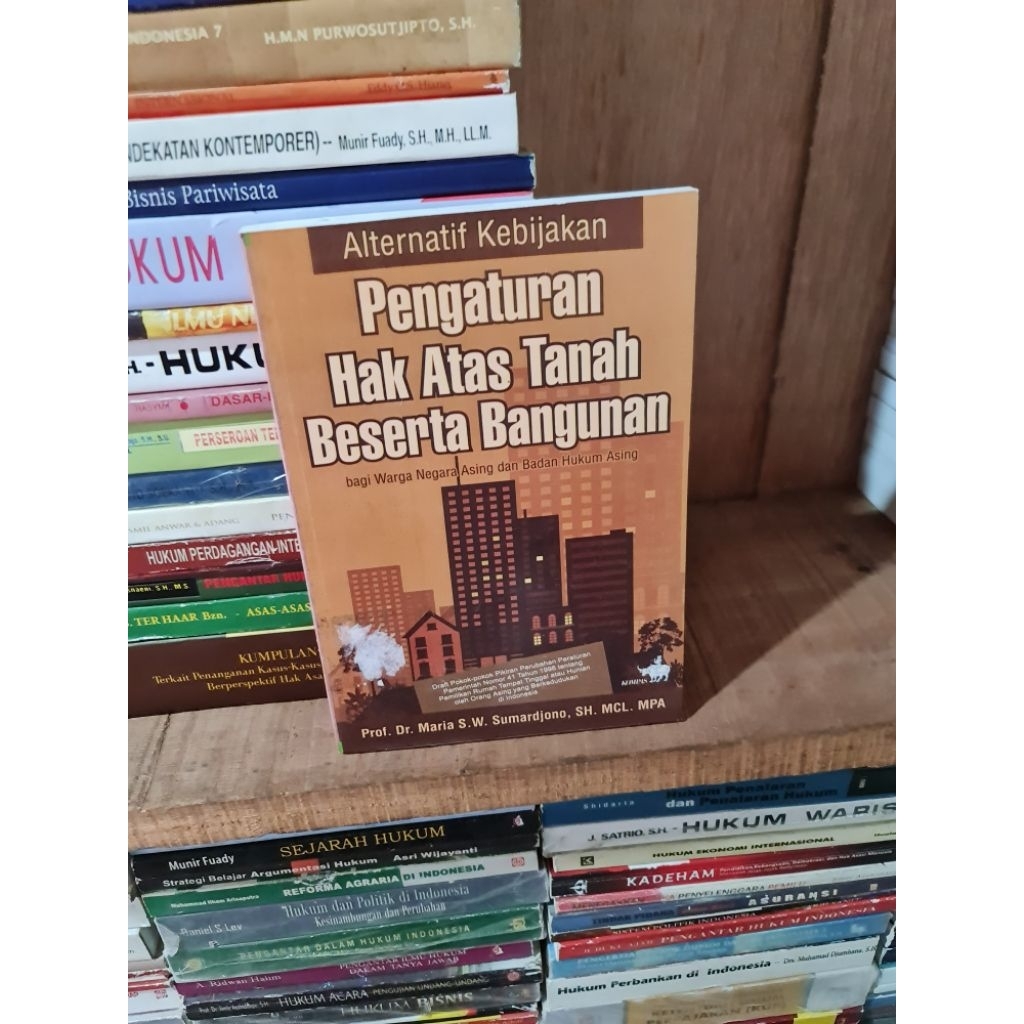 Pengaturan hak atas tanah beserta bangunan by Prof Dr Maria S W Sumardjono