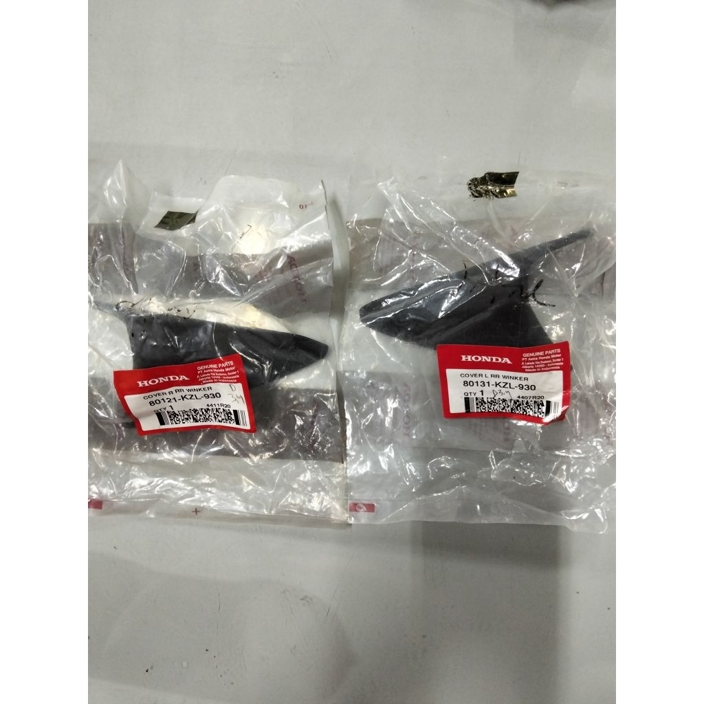 Cover R & L RR Winker untuk motor Spacy carbu dan FI number part 80121KZL930 & 80131KZL930