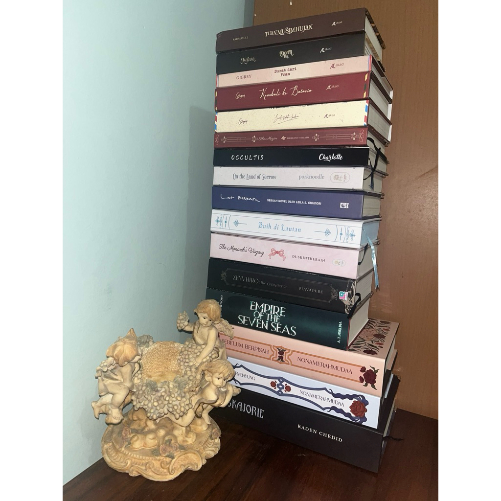 preloved novel skajorie,lembayung,sebelum berpisah,the major,the monarch vagary,zevhiro,,never be us