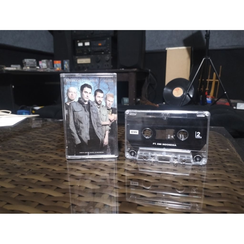 kaset pita breaking benjamin - phobia