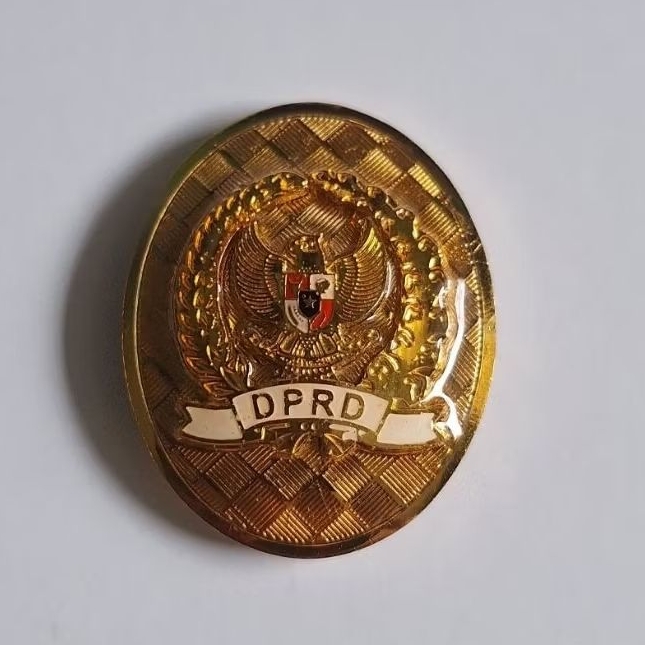 [terlaris] pin dprd pin dprd pin dprd polesan emas pin dprd premium