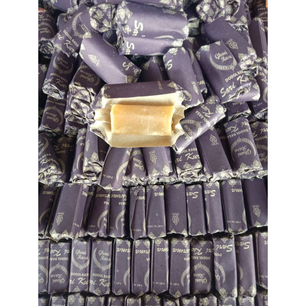 

Dodol Garut rasa kurma asli picnic kekinian 1kg juaranya Dodol khas Garut yang legendaris dan fresh