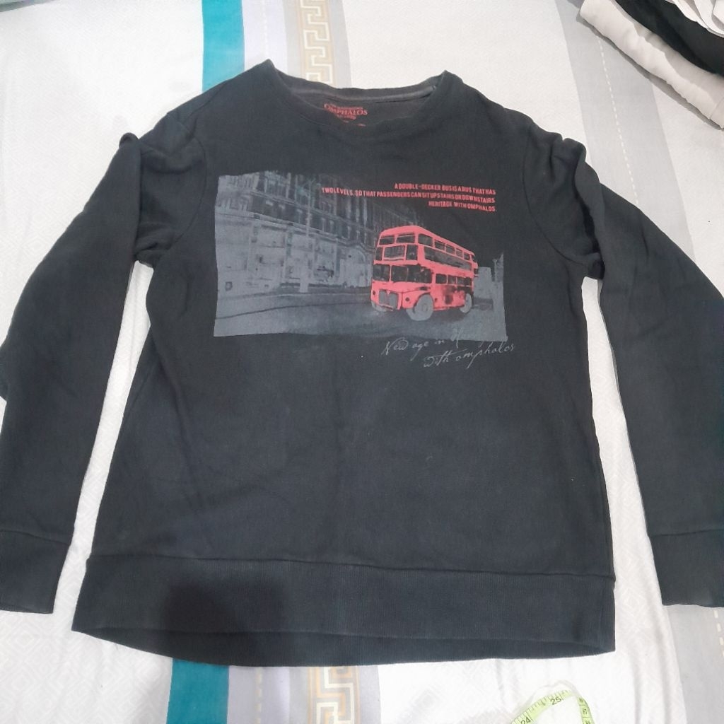 Preloved Crewneck Hitam