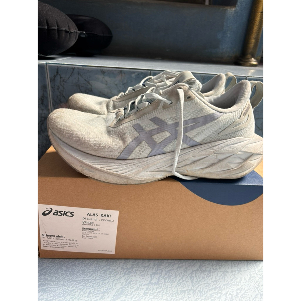 Asics Novablast 4 Size 42 Running Shoes Kondisi Second Bekas Pemakaian Weekend Only