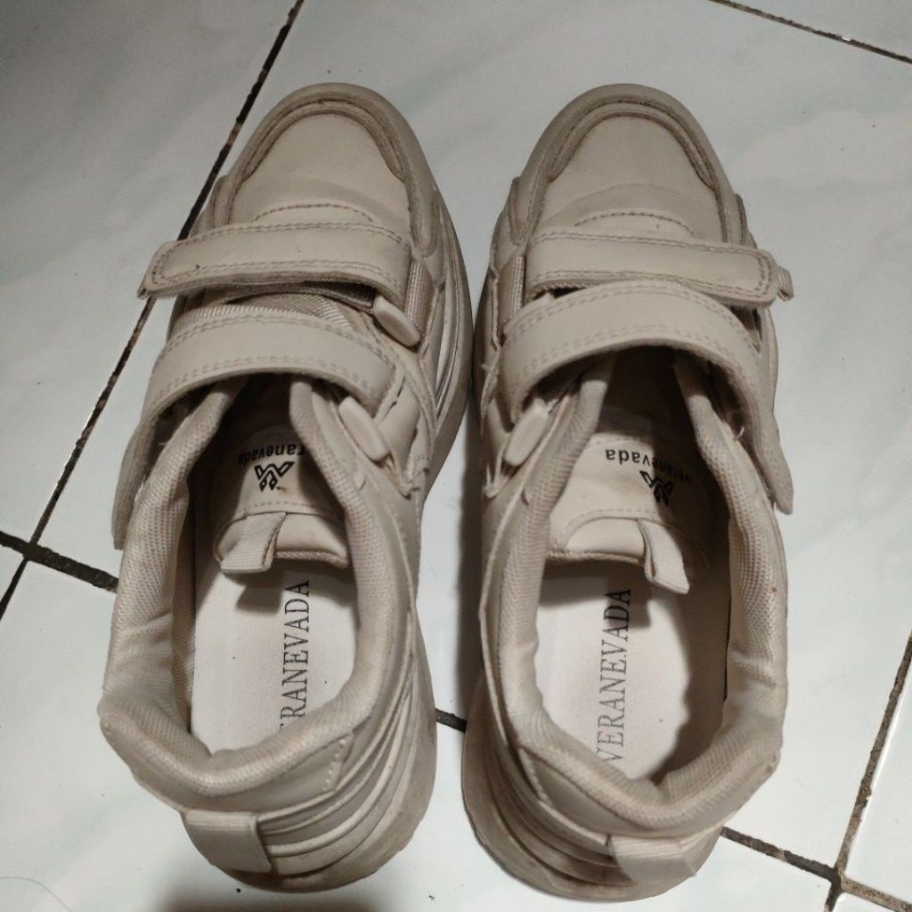 Sepatu sneaker wanita VERA NEVADA