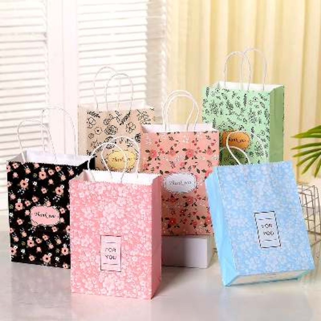 

Paperbag packaging kado ultah motif bunga/ Tas Kado Ultah motif bunga cantik/ Gift shopping bag motif Bunga/Cute Birthday Gift Paperback