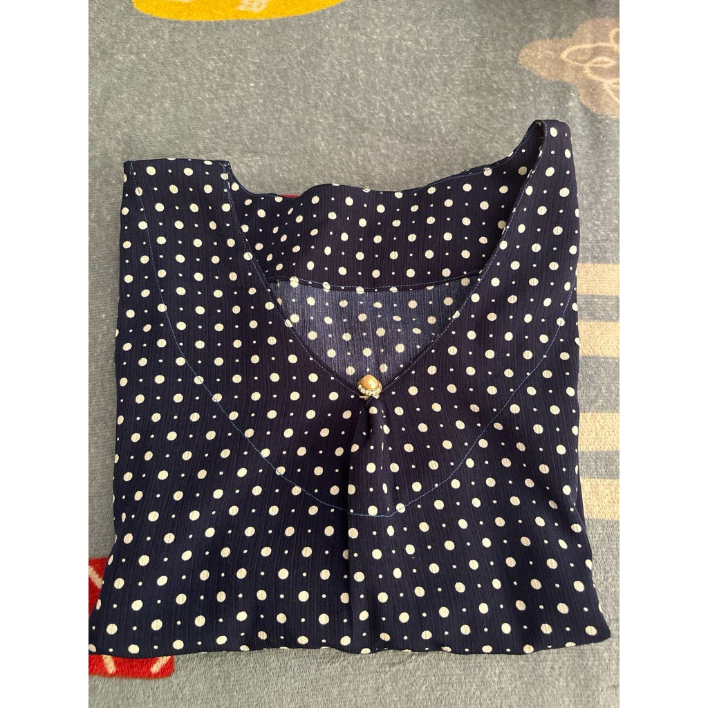 Preloved Atasan / Blouse V Neck Navy Polkadot