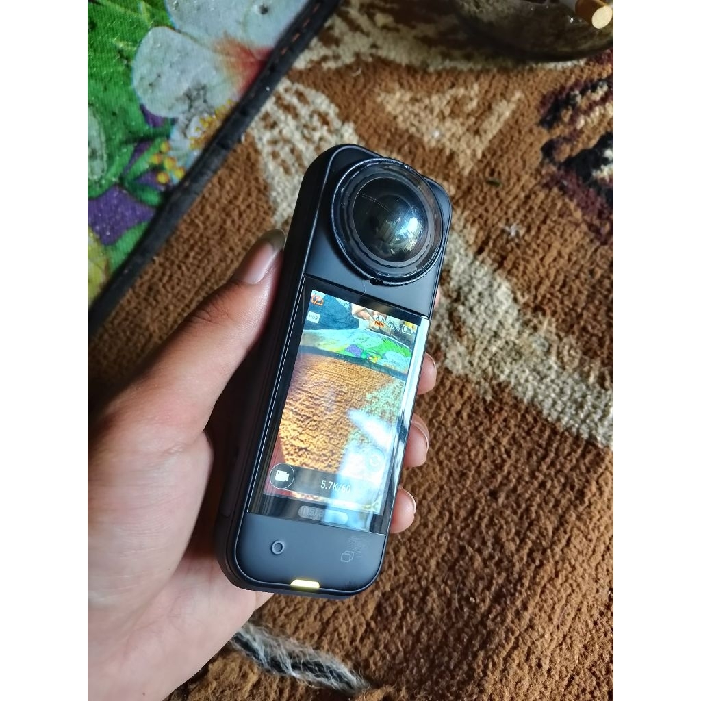 INSTA 360° X5 ESSENTIAL BUNDLE KIT //Insta360° X5 Like New