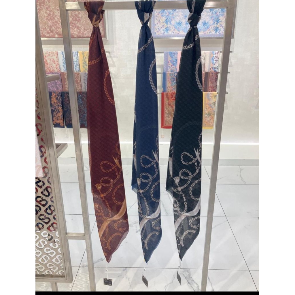 buttonscarves signature chain series