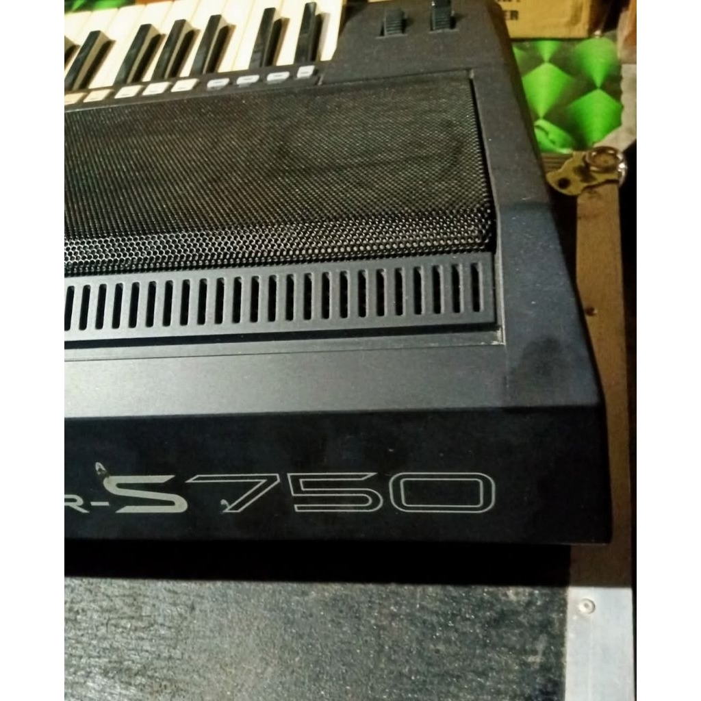 YAMAHA PSR S750 BEKAS