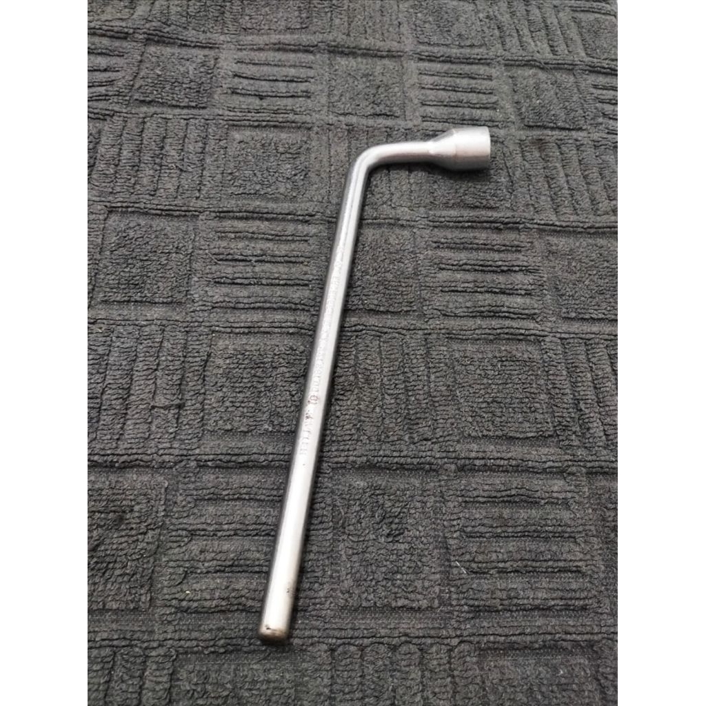 kunci Roda original Mercedes Benz W124