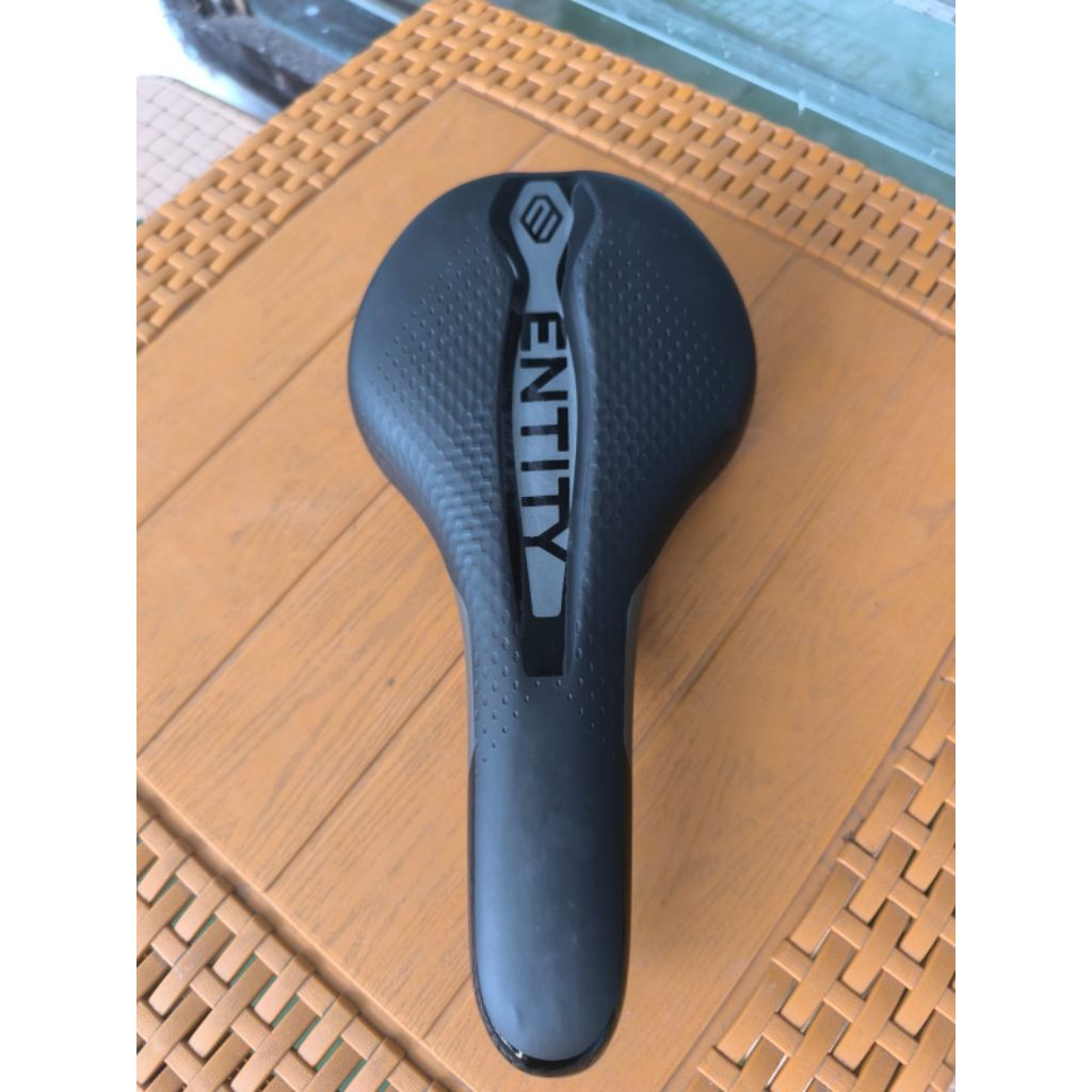 Sadel sepeda MTB entity void