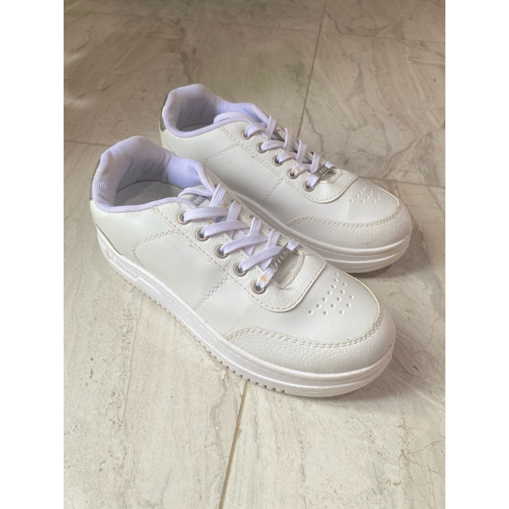 Preloved Aerostreet Leona Lux Putih Putih Silver - Sepatu Sneakers Casual Sport Pria Wanita