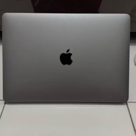 MACBOOK PRO RETINA TOUCHBAR 13 INCH 2020 CTO 2,3 GHz Quad-Core Intel Core i7 RAM 16 GB 3733 MHz SSD 