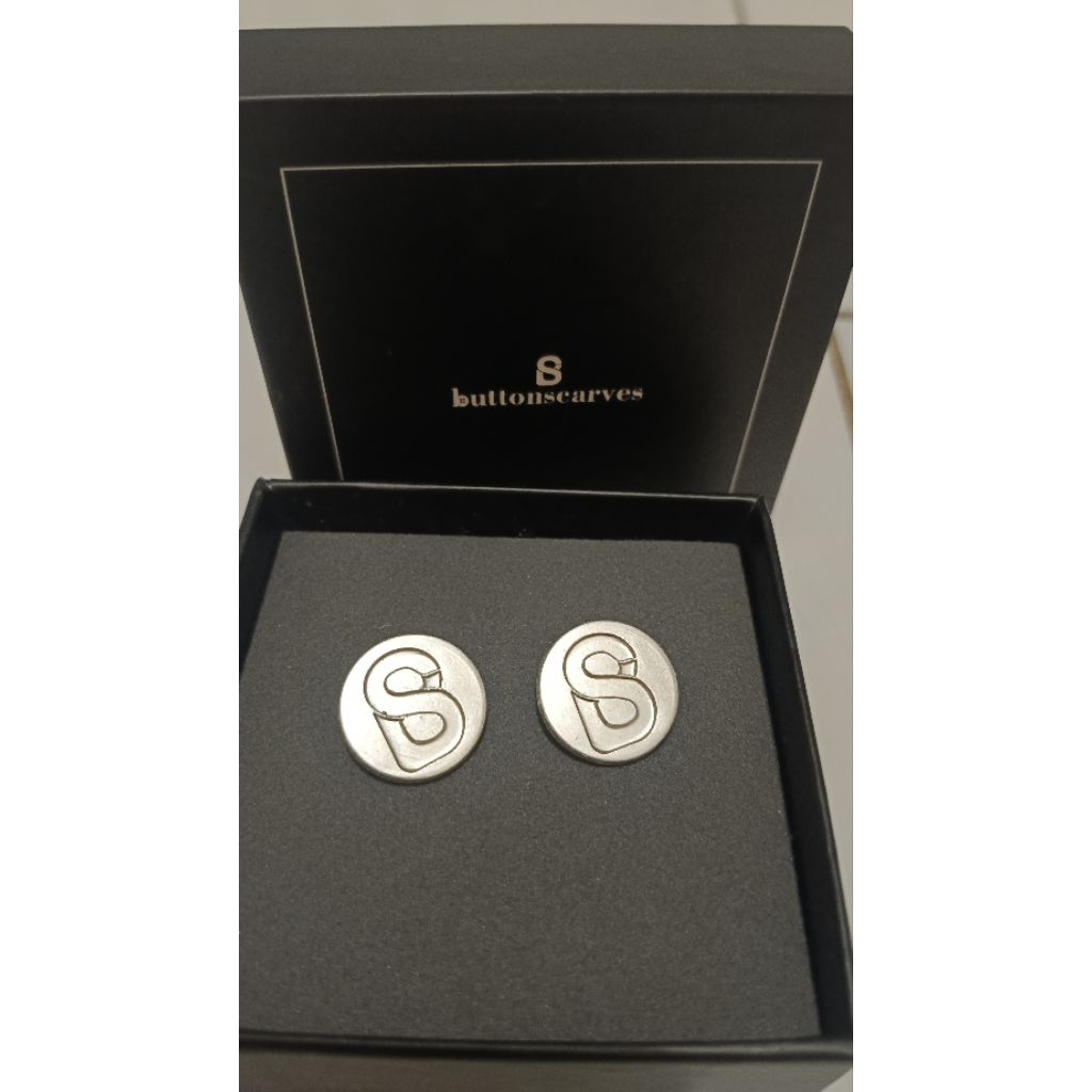 Buttonscarves brooch round silver bros buttonscarves original