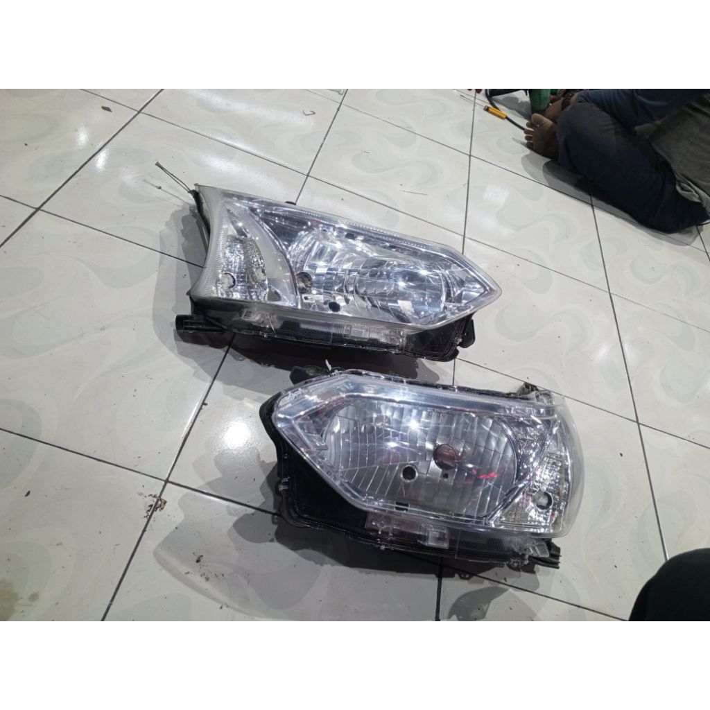 headlamp Avanza 2016-2019 original. lampu depan Avanza 2016-2018 original