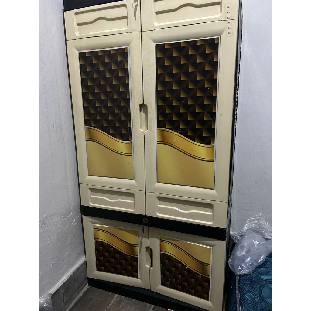 lemari plastik lipat bekas