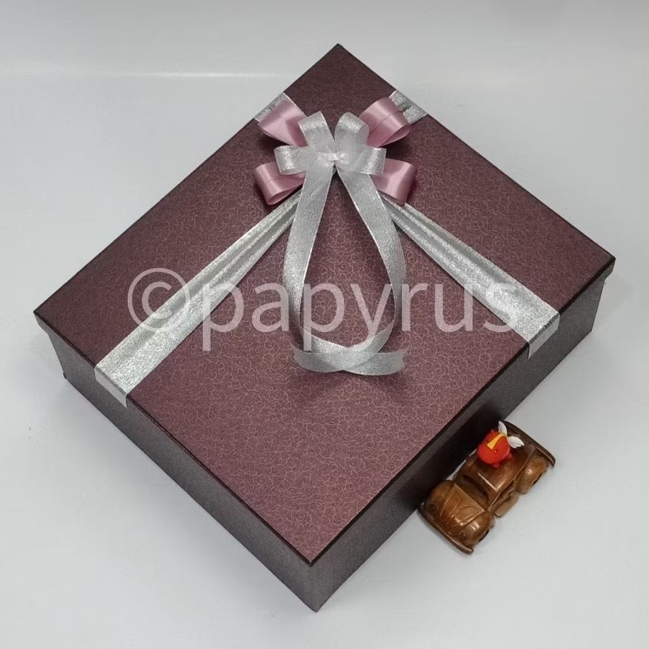 

PAPYRUS 35x40 Tinggi 15cm Kotak Kado Gift Box Hardbox Hampers Hadiah V2