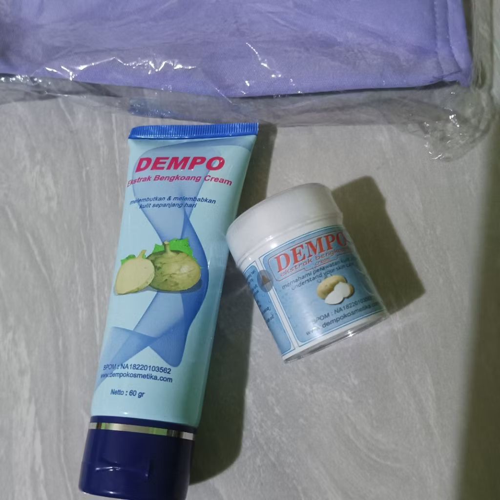 Dapat 2 Pcs ( 1 Cream Dempo Sari Bengkoang Biru Botol + 1 Dempo Snow Tube Biru ) gratis tas amplop c