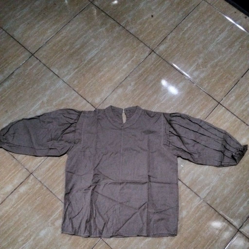 Preloved Moni Blouse Katun Poplin