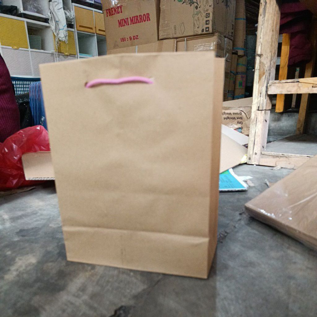 

(ISI 12 BIJI) TAS KERTAS R 5 T POLOS COKLAT 20x10x25 / PAPER BAG / TAS HAJATAN KERTAS