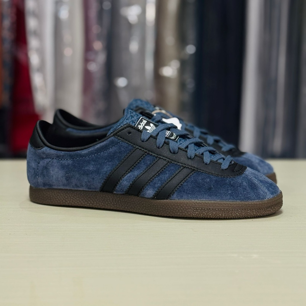 Adidas London City Series CW Taiwan  BNIBWT Original 100% Size : 36 Up Size ( Insole 23.5 cm )