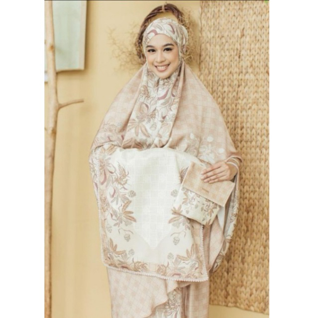 Mukena wearing klamby prayer set sajadah