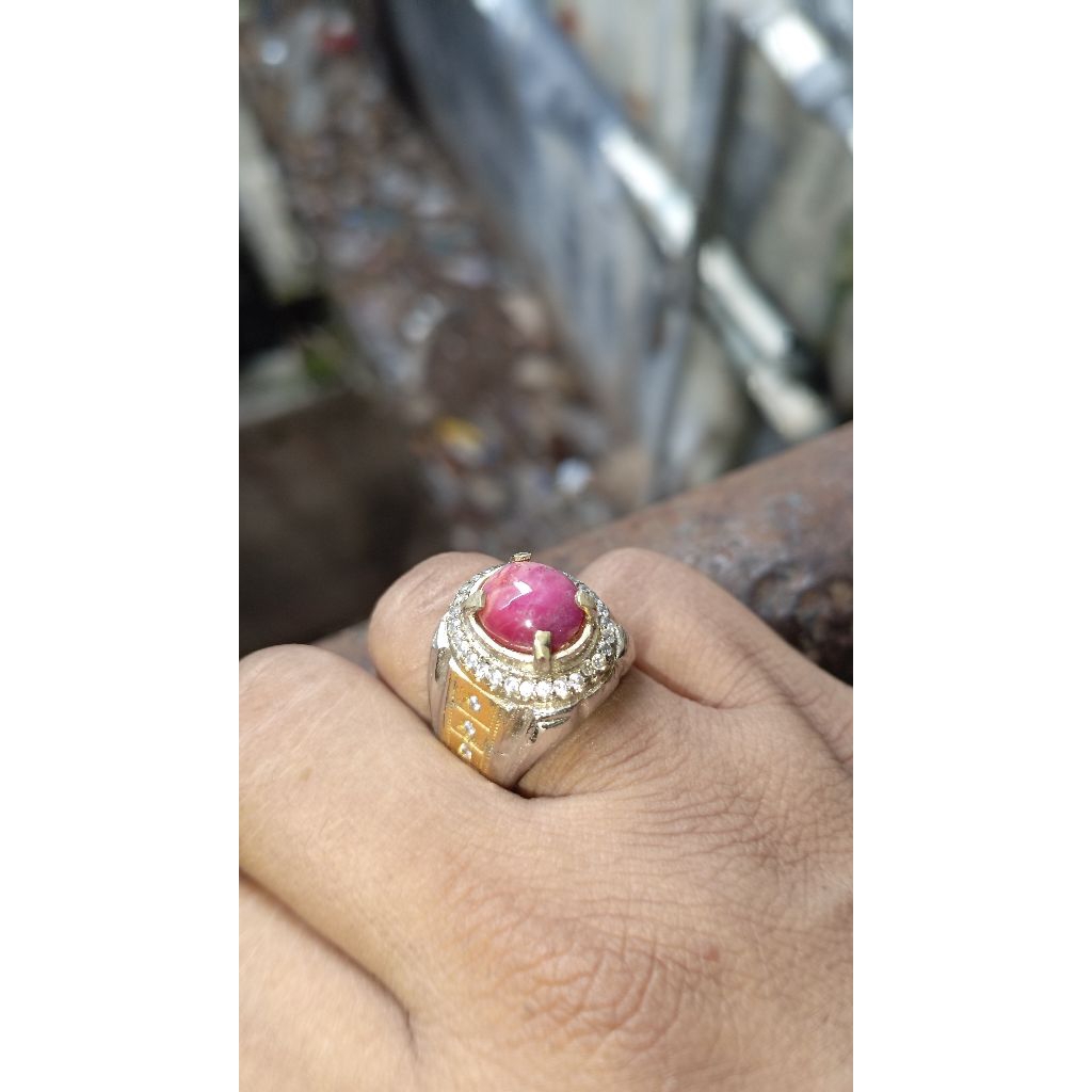 Batu ruby daging pink