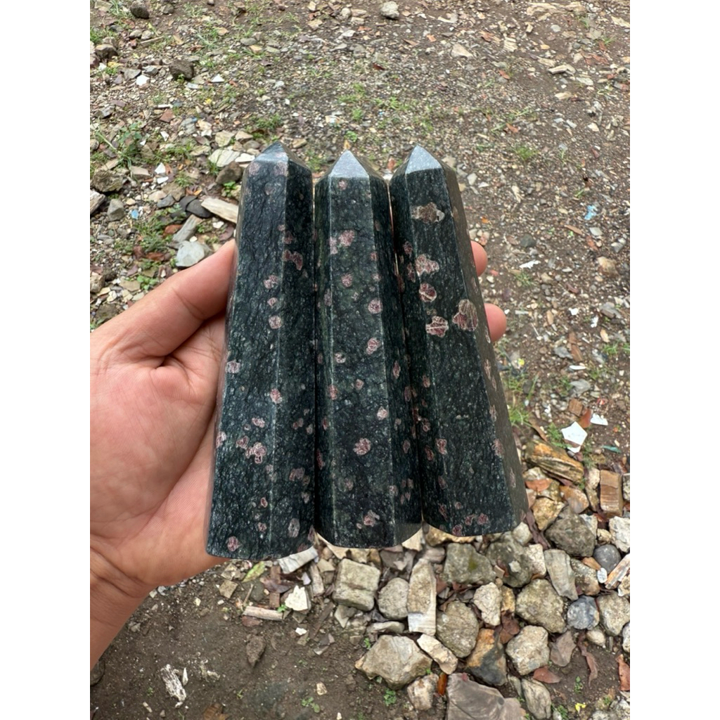 1pcs Obelisk / Tower Batu Ruby