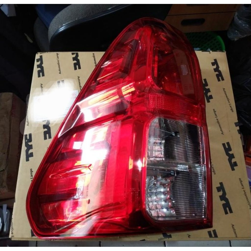 Lampu stop/Lampu belakang Hilux Revo Original