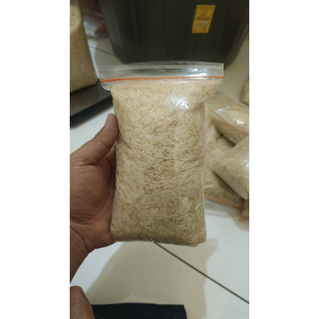 

Beras Basmati Original Import India 770gr (1liter)