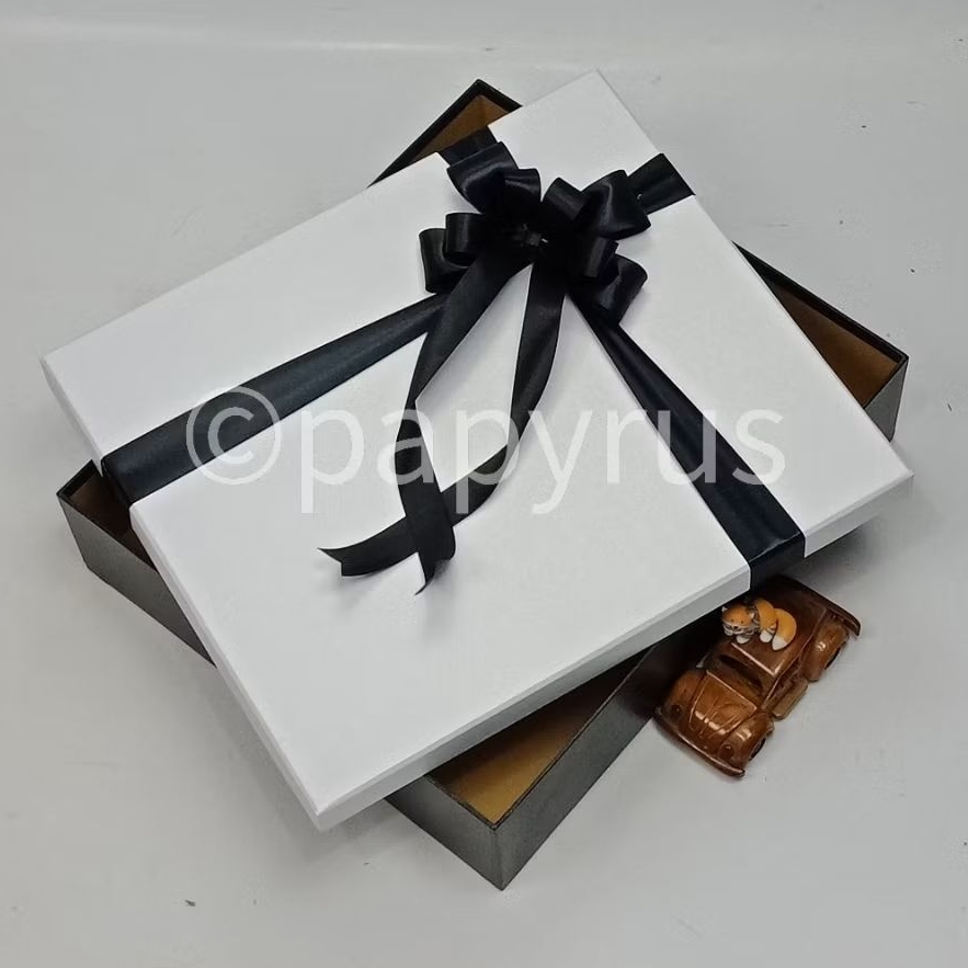 

PAPYRUS Kombinasi 35x40 Tinggi 8cm Kotak Kado Gift Box Hardbox Hampers V2