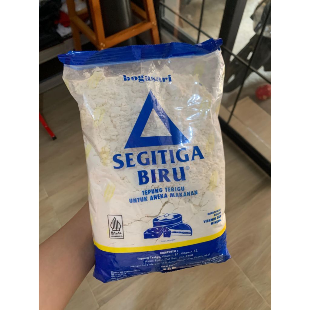 

Tepung Terigu Segitiga Biru 1kg
