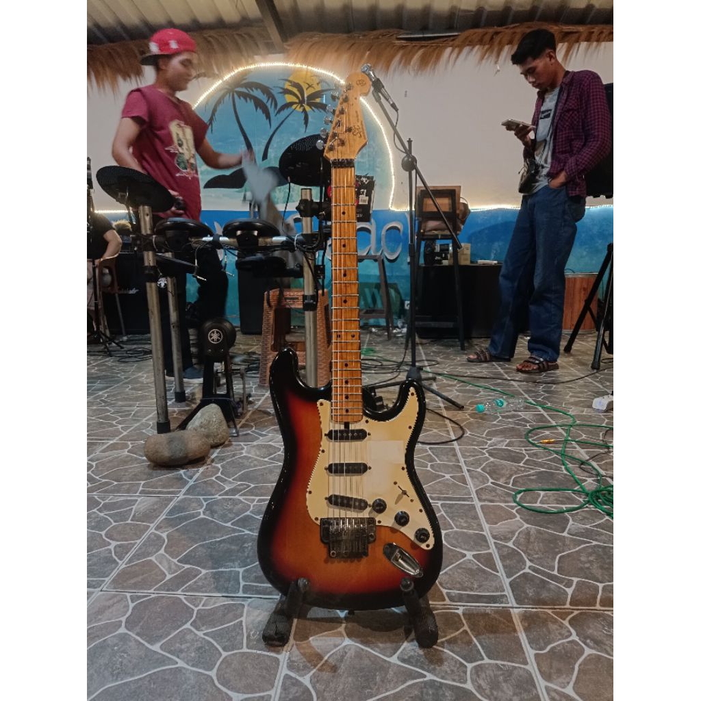 Gitar Stratocaster sx vtg series upraged tremolo