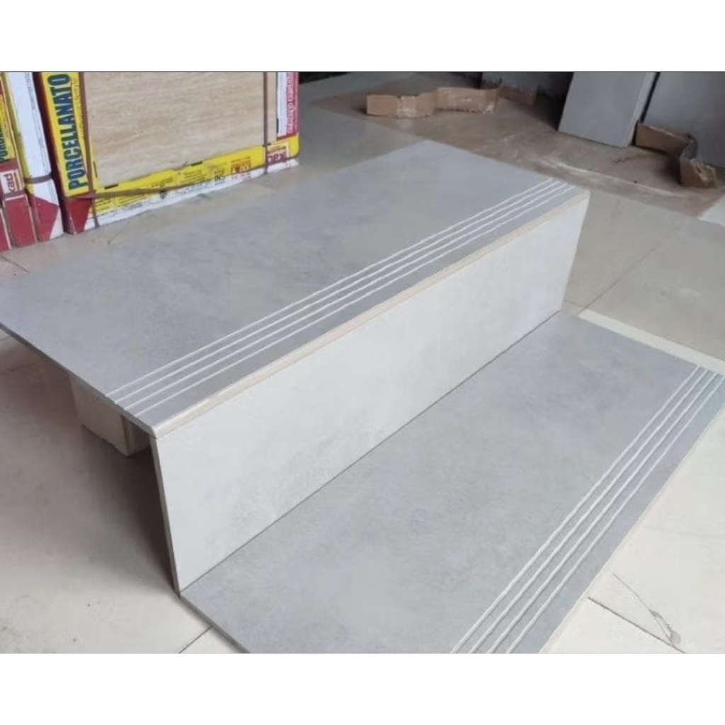 granit tangga 30×80 20×80 abu abu matt 1set tangga