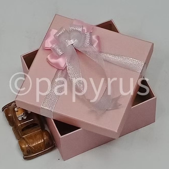 

PAPYRUS 20x20 Tinggi 8cm Kotak Kado Gift Box Hardbox Hampers V1