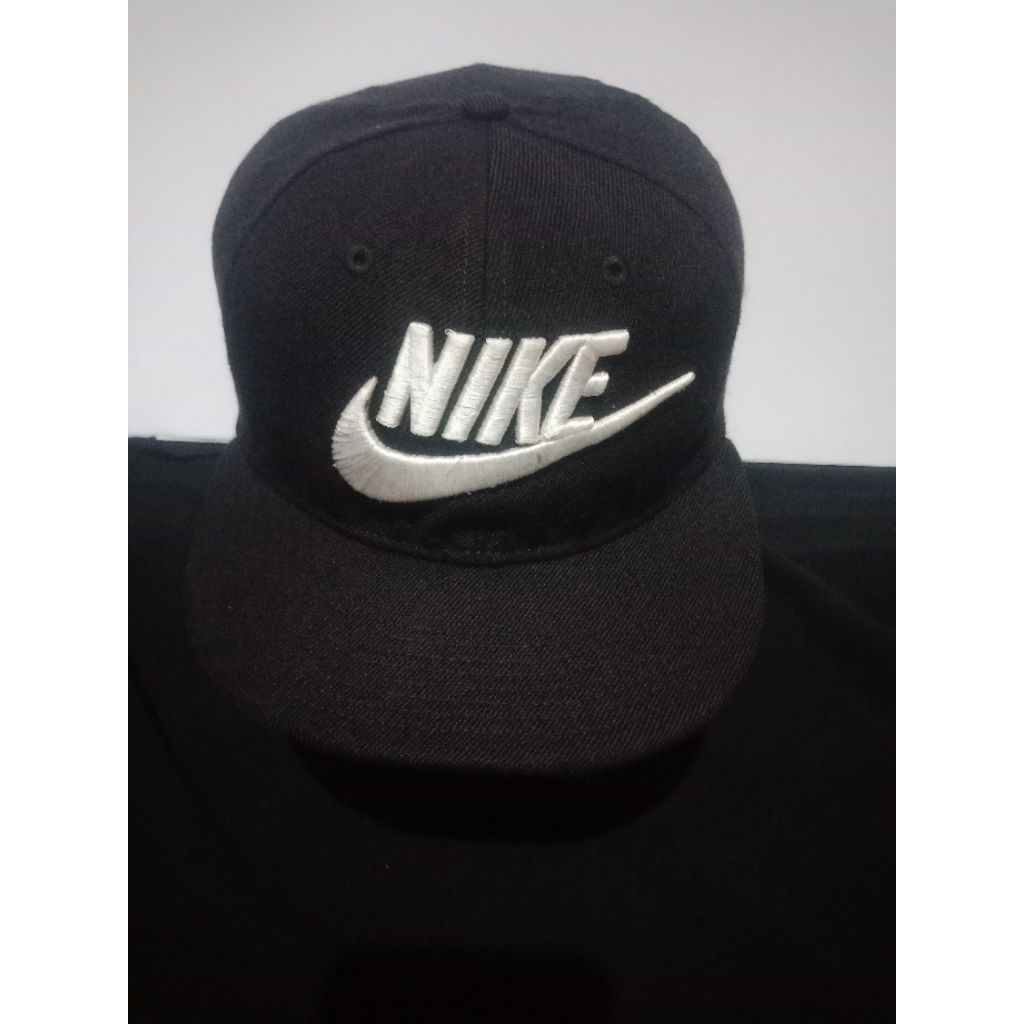Topi naik warna hitam big logo second