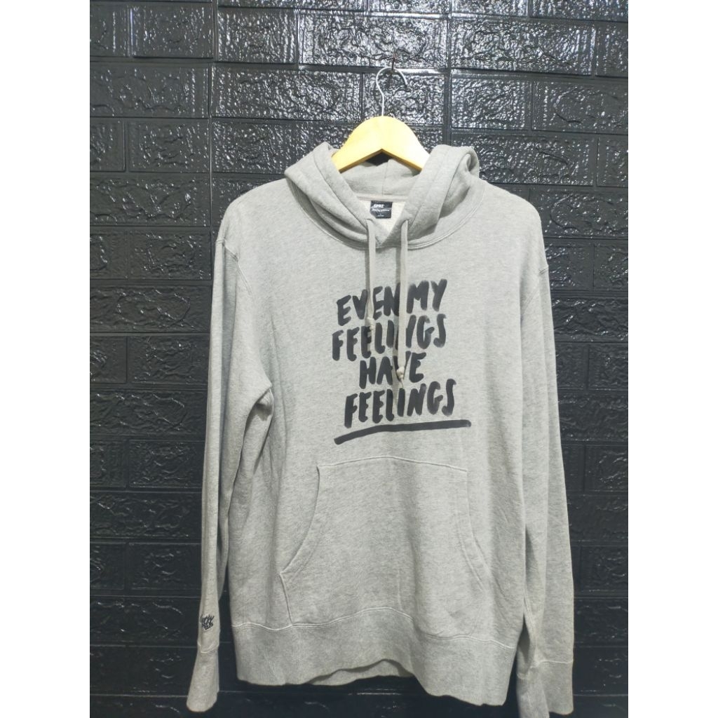 Jaket Hoodie UNIQLO x SPRZ NY by Timothy Goodman