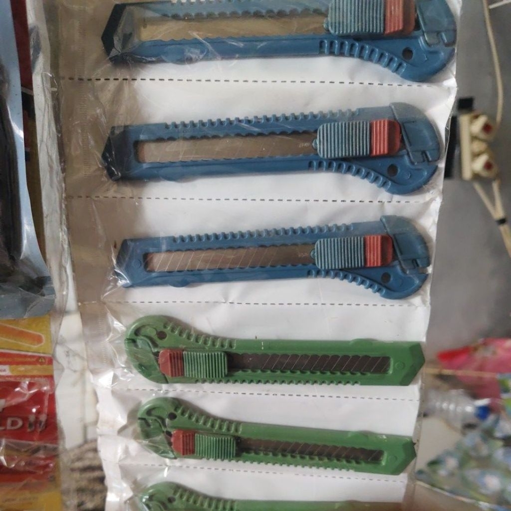 

kater besar isi 12 pcs