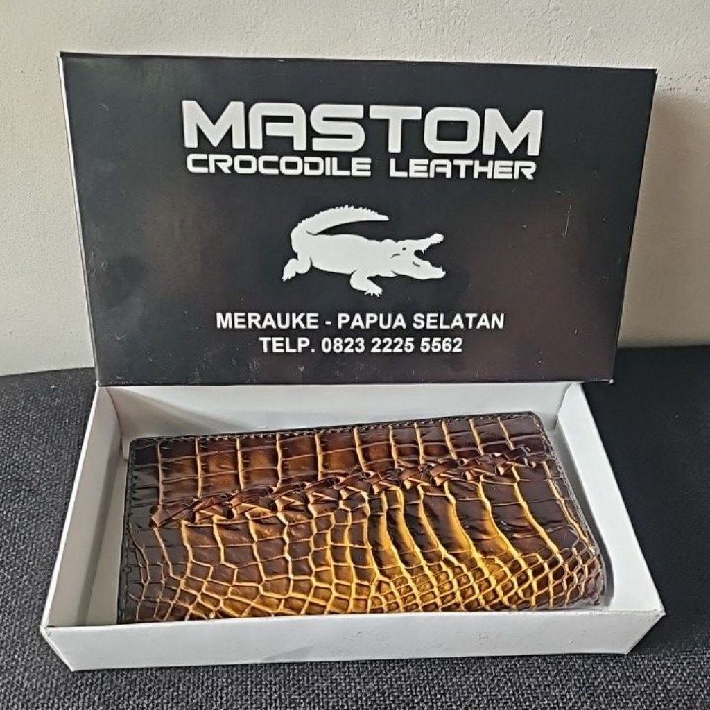 dompet kulit buaya asli papua. harga d luaran msh 350an ya