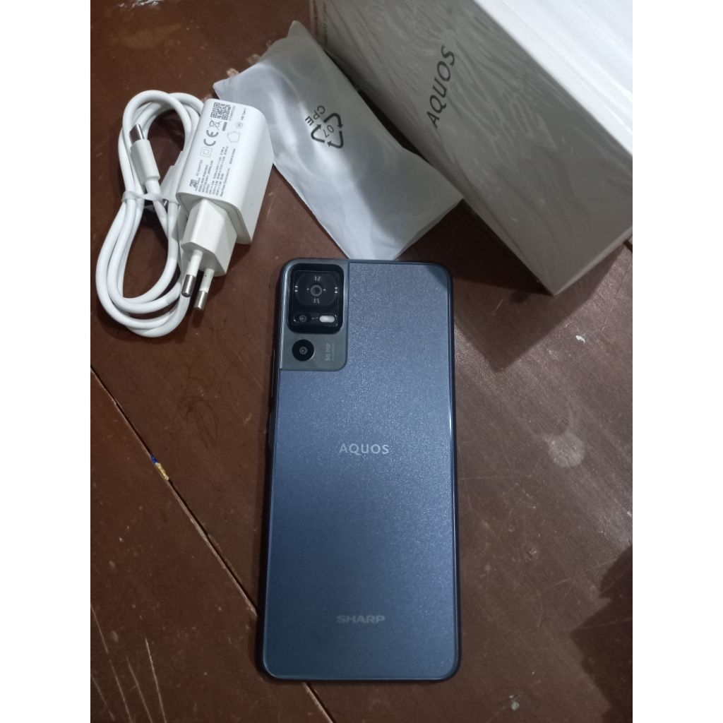 Sharp Aquos V7 Plus (bekas)