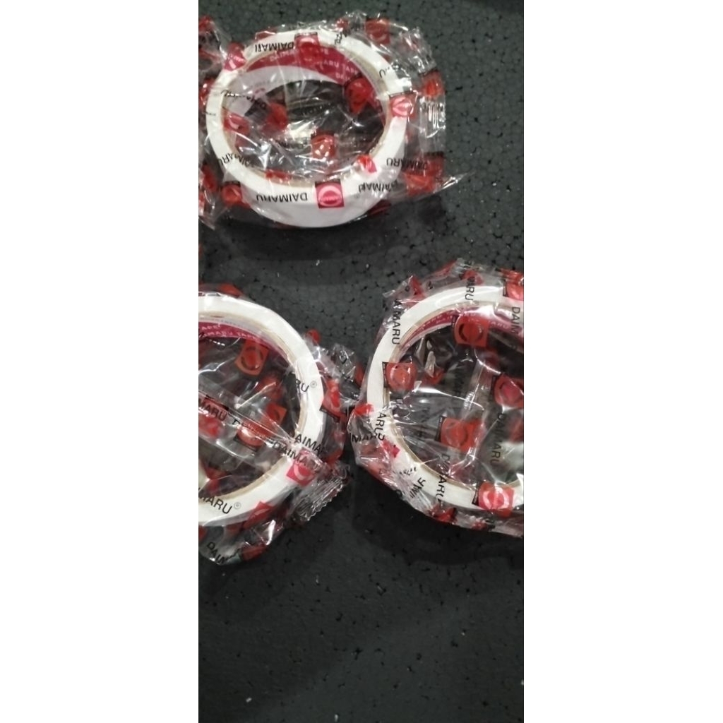 

DOUBLE TAPE 1 INCHI MERK DAIMARU ALAT PEREKAT LEM PEREKAT