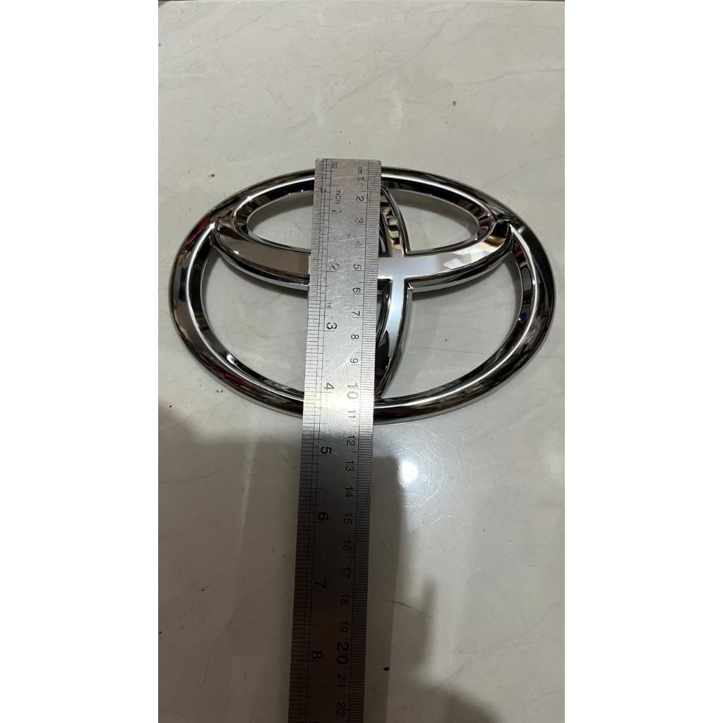 EMBLEM INNOVA REBORN LOGO GRILL DEPAN INNOVA REBORN,ORIGINAL