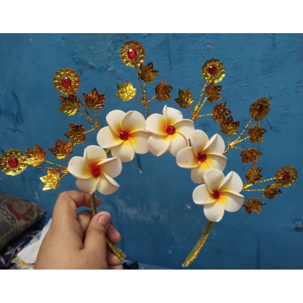 mahkota bunga kamboja putih