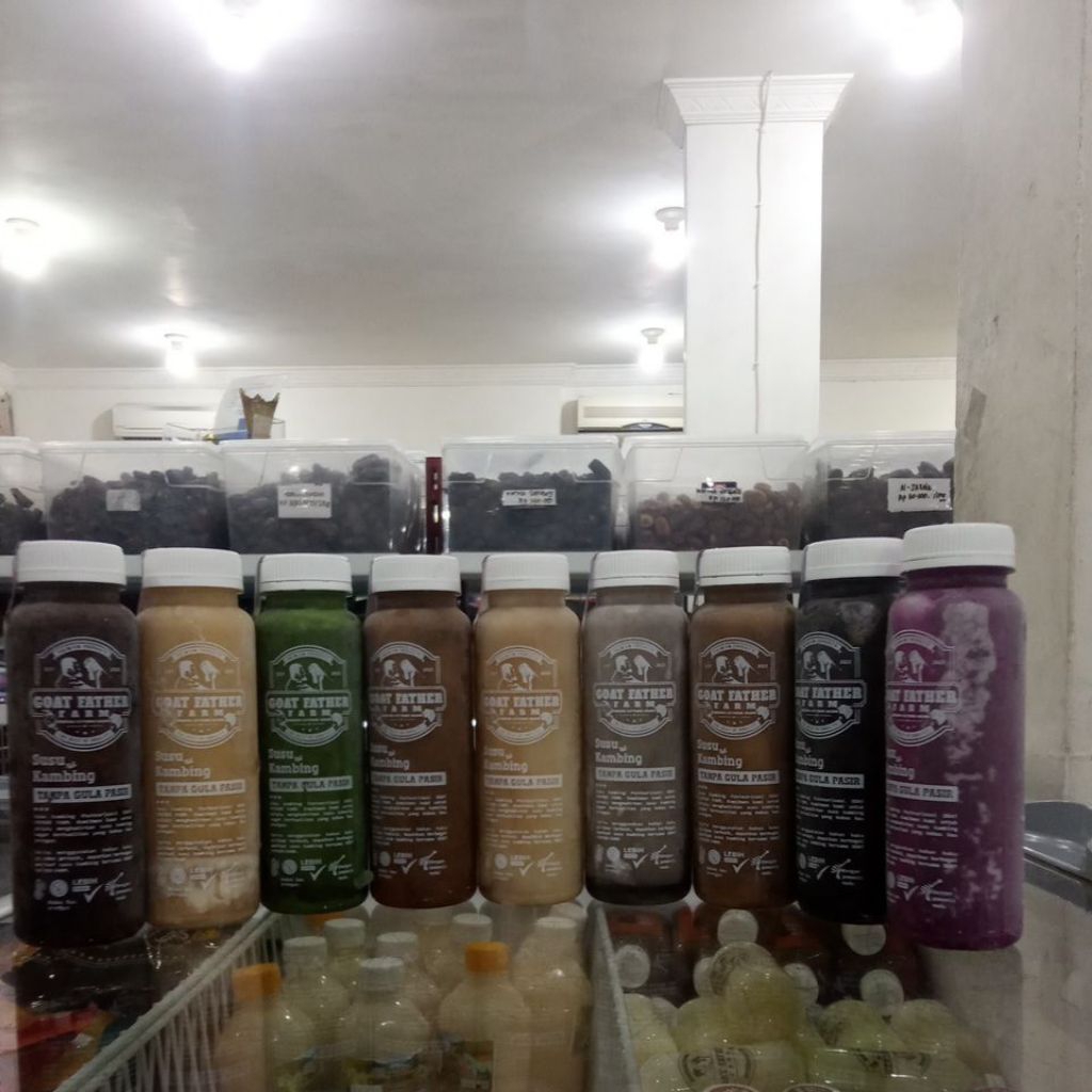 

SUSU KAMBING GOAT FATHER FARM VARIAN CHOCO HAZELNUT , REGAL, TARO, HONE DATES , COFFE DATES, COOKIES, COFFE SIGNATURE, CHOCO DATES, MATCHA BERAT BERSIH 250ML