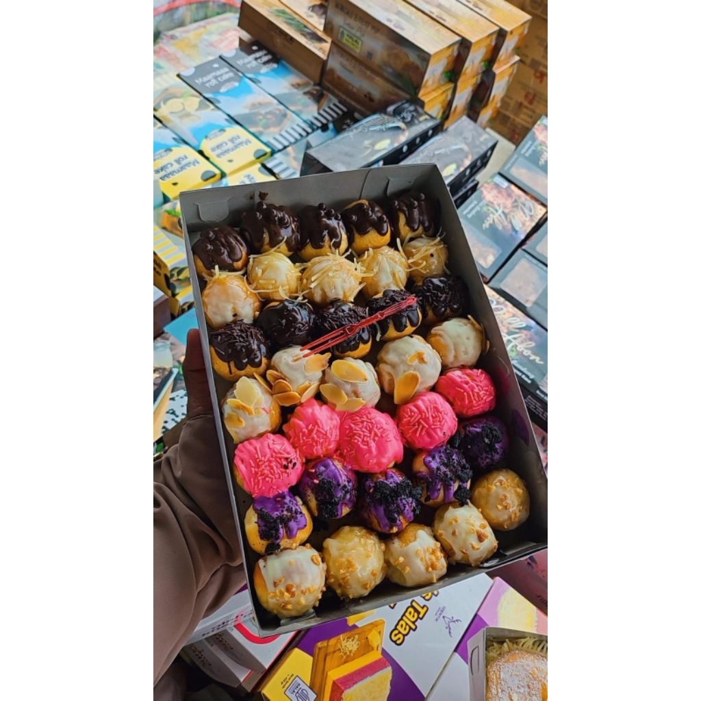 

Donut Glaze homemade isi 12 besar atau 35 mini