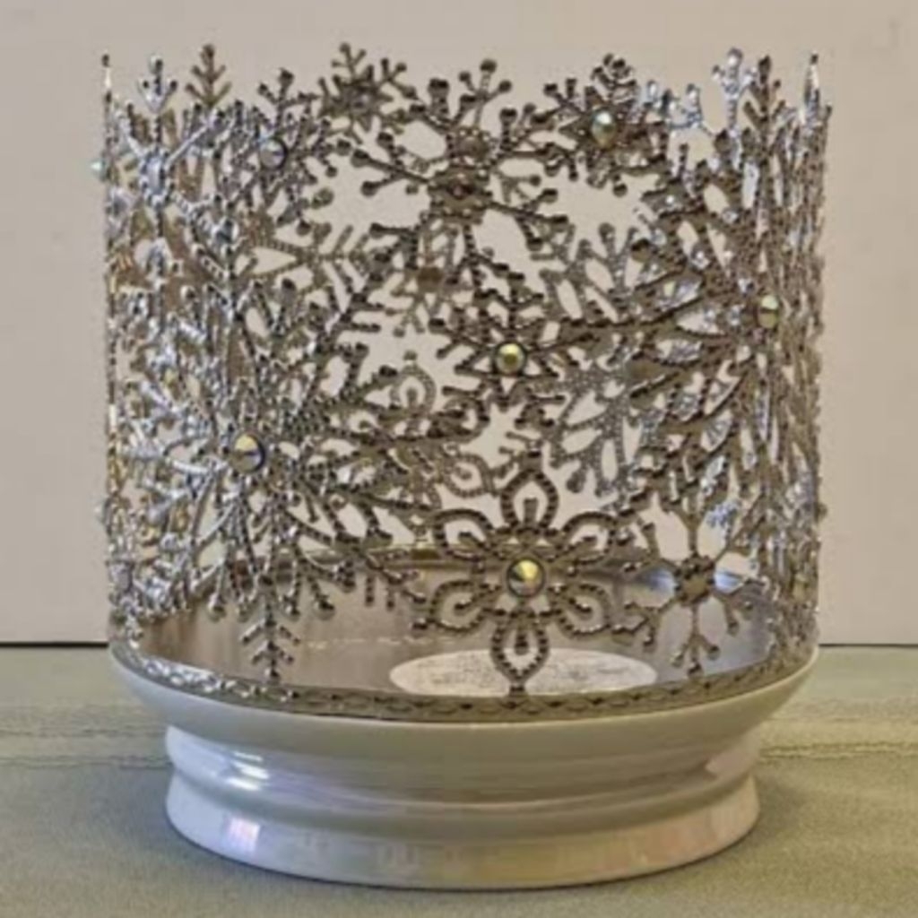 [CANDLE HOLDER ONLY] BBW BEADED SNOWFLAKES 3 WICK CANDLE HOLDER