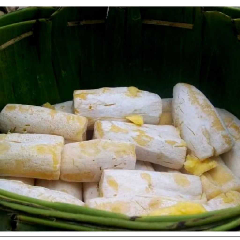 

Tape singkong mentega manis 500gram kemasan besek bambu