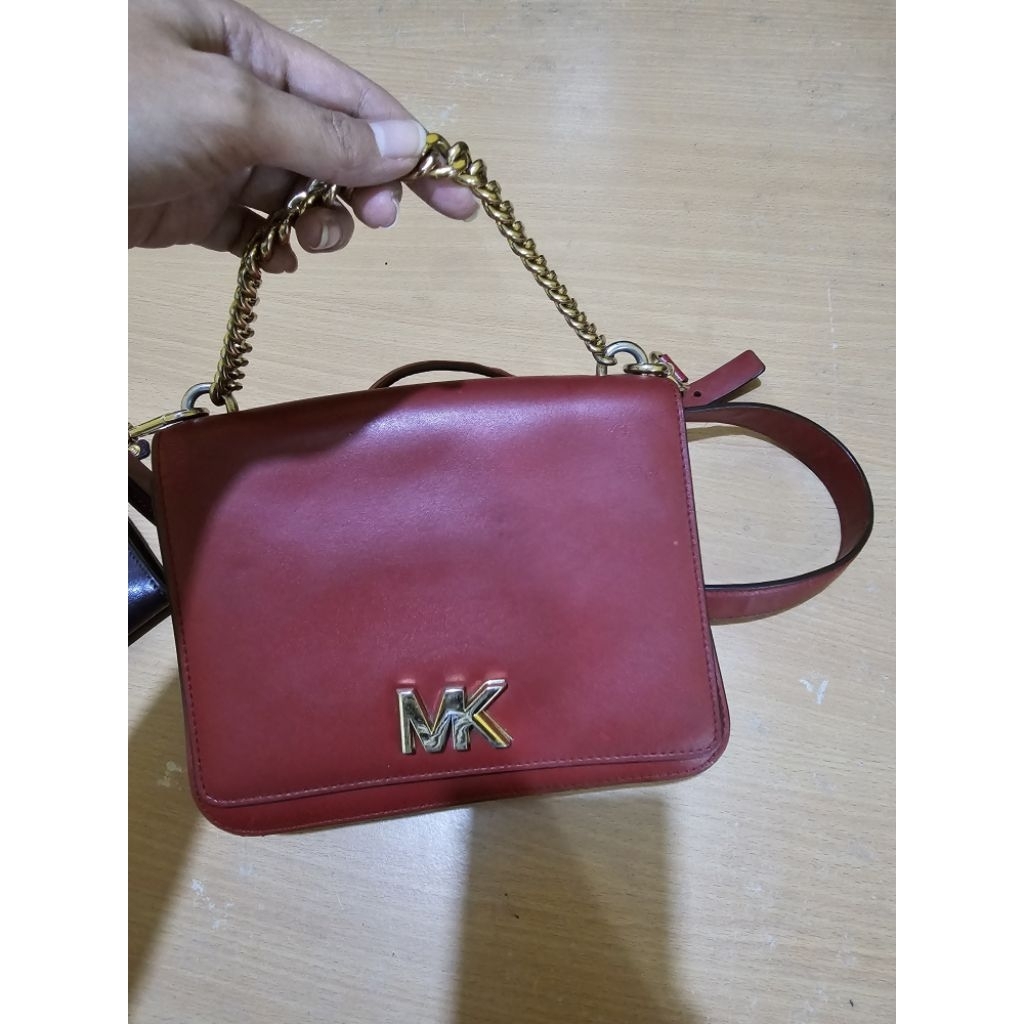 Mk mott chain swag red sling bag SOLD