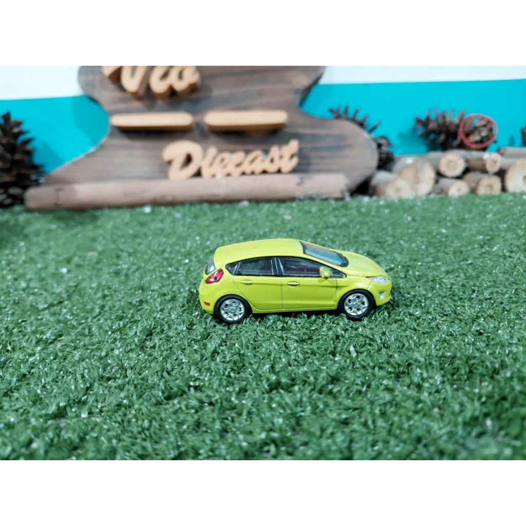 Diecast Miniatur Ford Fiesta skala 1:64